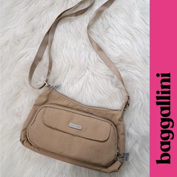 SALE. Sm Baggallini w/pink builtin wallet - Picture 1 of 15